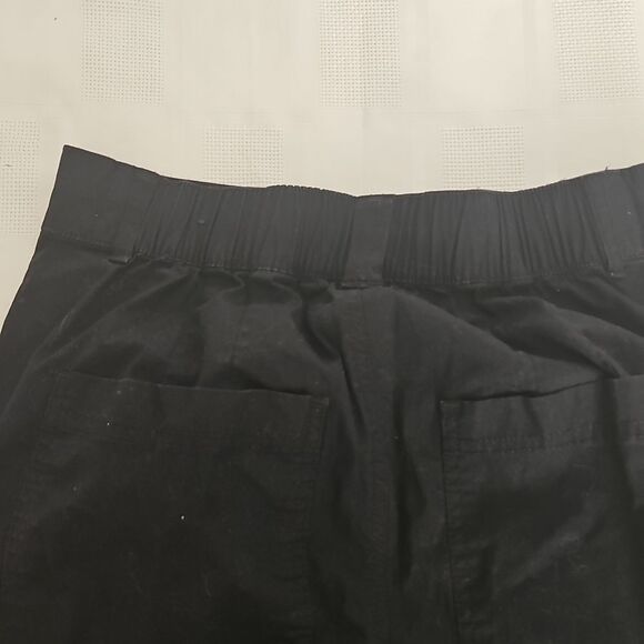 Women's Black Cargo Capri Cotton Pants - Picture 12 of 16